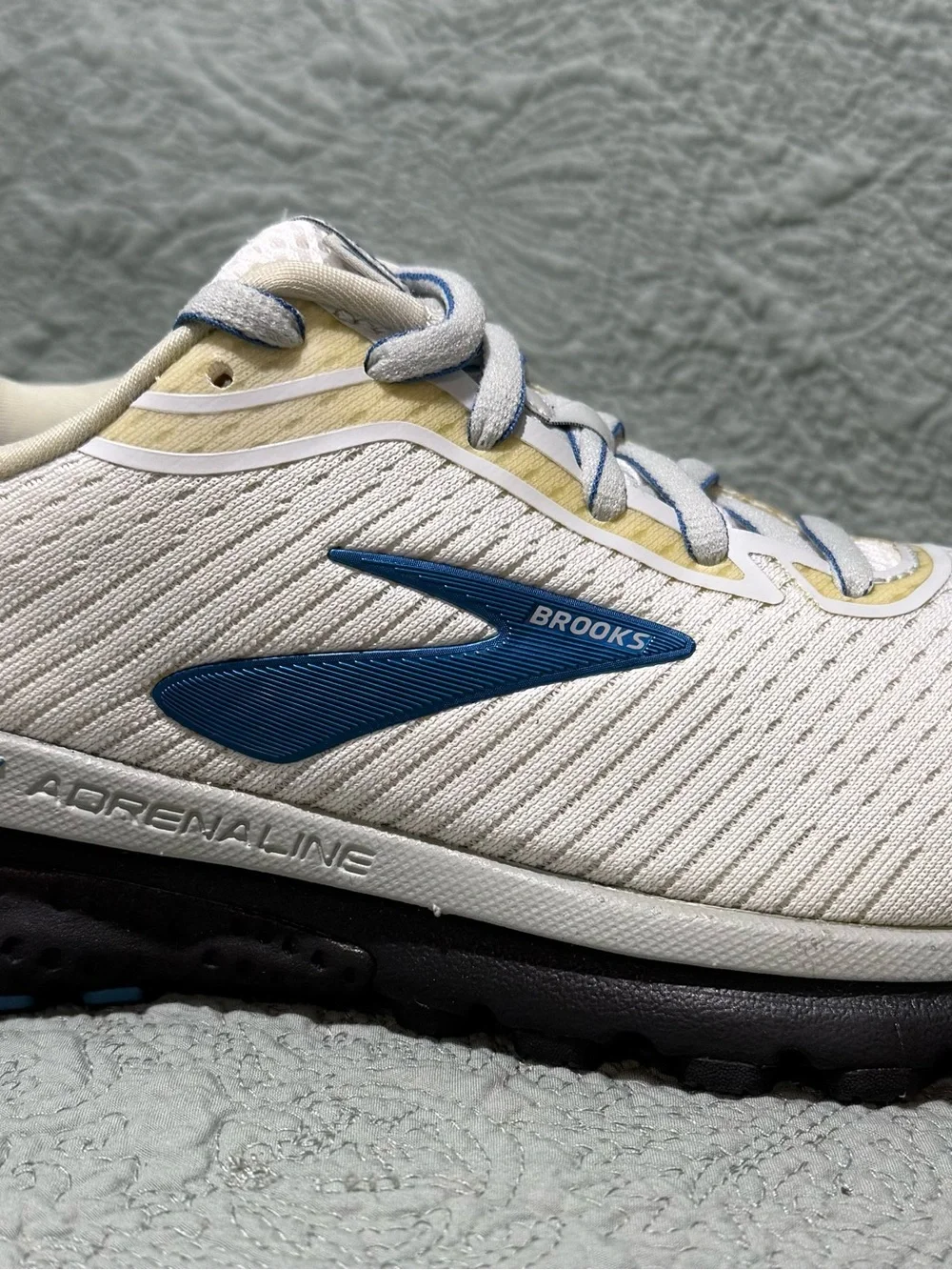 Brooks Adrenaline GTS 20 Men’s Size 8 Woman’s Approximate Size 9.5